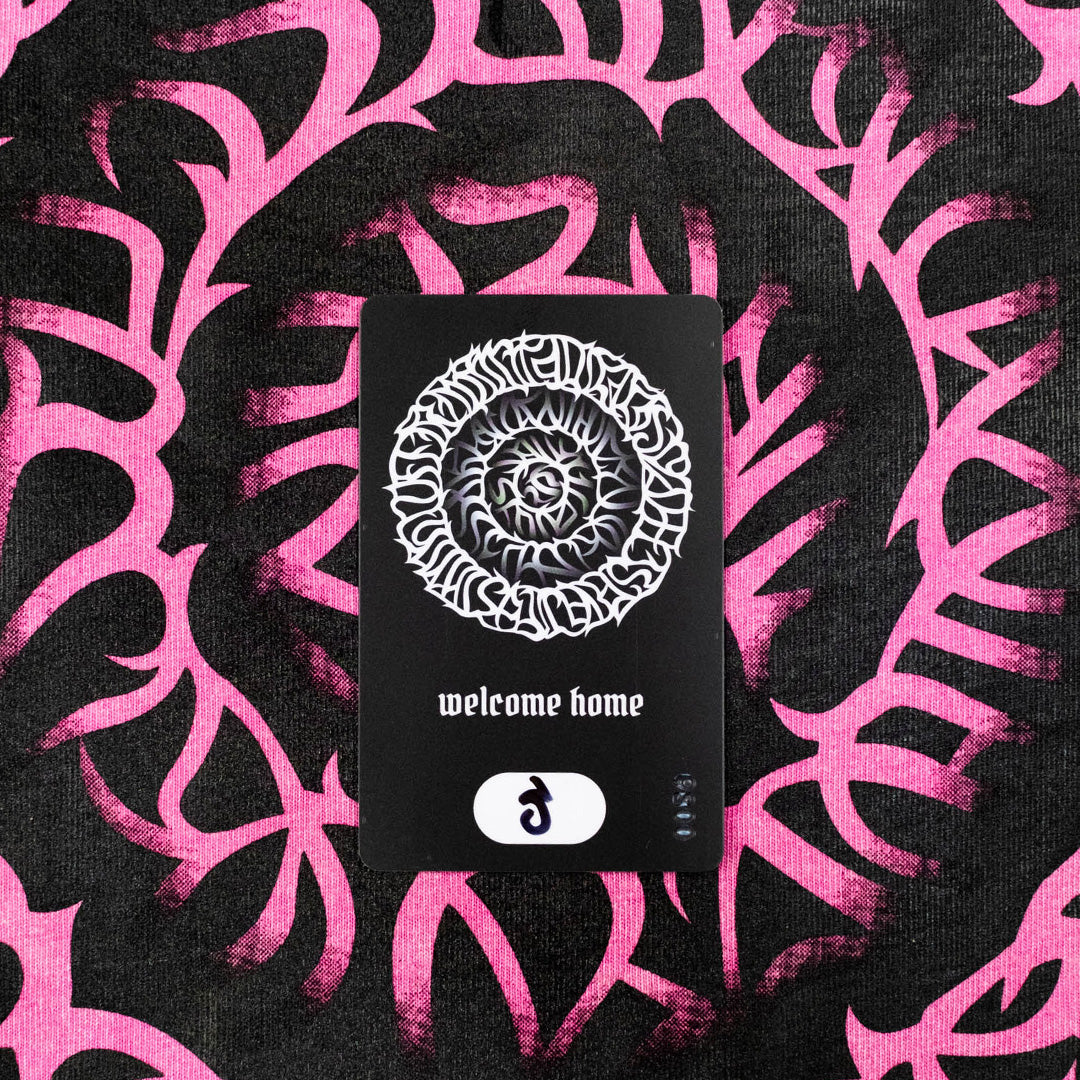 t-shirt welcome home, black logo, pink