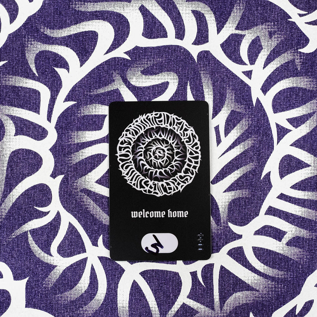 t-shirt welcome home, black logo, purpule